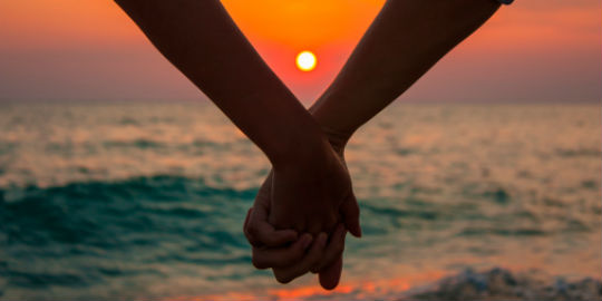 couple-holding-hands