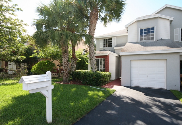 Townhome for rent in Davie at the Scarborough Townhomes