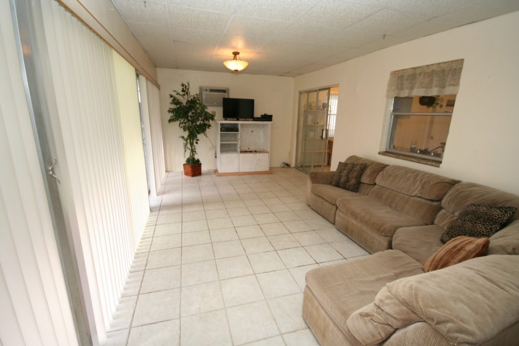 821 SW 64th Terrace