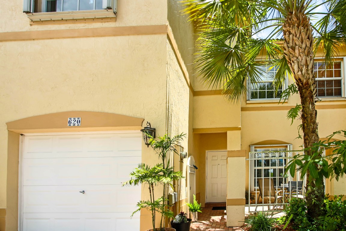 620 NW 170th Terrace Pembroke Pines Exclusively Listed by Robert Darrow at 954-446-9001